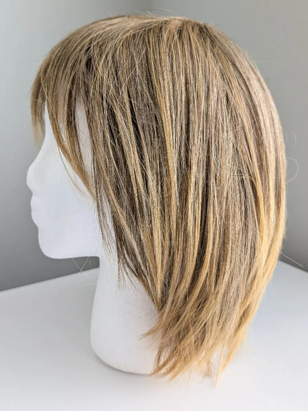 LUXHAIR Lace Front Smooth Shag Light Golden Brown Wig No Box Keralon Light - Picture 1 of 8